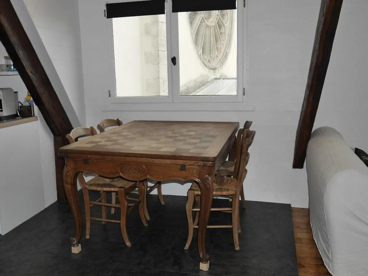 Apartment Appartement Renove Au Centre Du Palais, Proche Plage Et Commodites - Fr-1-418-226
